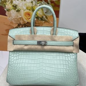 Meet your Posher, Antony